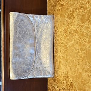 WOMEN'S LAI ITALY DISTRESSED SILVER METALLIC ENVELOPE CLUTCH BAG PURSE $150